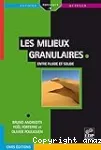 LES MILIEUX GRANULAIRES : ENTRE FLUIDE ET SOLIDE